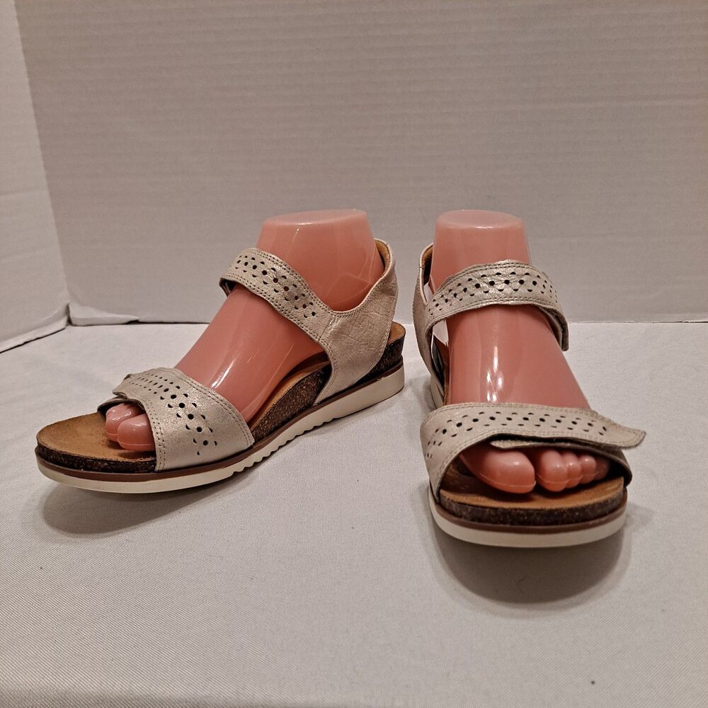 Rockport Cobb Hill Women's May Wave Sandals Sz 8W Creme Gold Glitter Hook & Loop